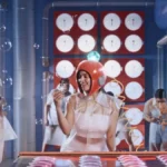 Dunia Surealis Brand Billie